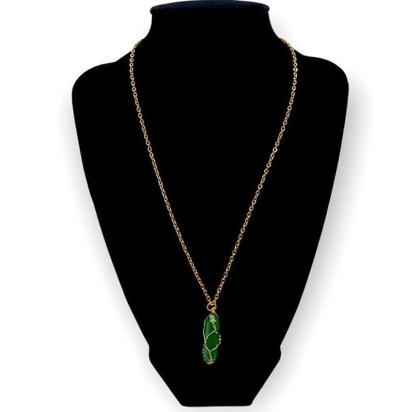 NWT Wool + Pepper Co. Jade Crystal & Gold Necklace- HEALING - Picture 1 of 4